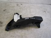 Rear bumper mounting bracket