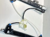 Rear window lifting mechanism without motor