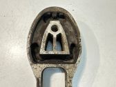 Engine mount bracket