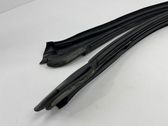 Joint de fenêtre de porte avant coupé