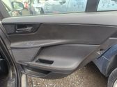 Moldura del tarjetero de la puerta trasera