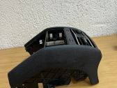Quarter panel pressure vent