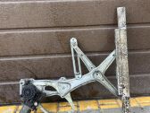 Mécanisme lève-vitre de porte arrière avec moteur