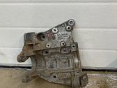 Engine mounting bracket