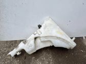 Windshield washer fluid reservoir/tank