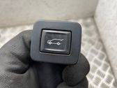 Выключатель открытия задней двери