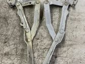 Engine bonnet/hood hinges