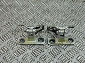Tailgate/trunk/boot hinge