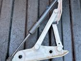 Tailgate/trunk/boot hinge
