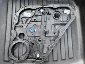 Rear window lifting mechanism without motor
