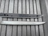 Autres éléments de garniture porte avant