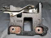 Engine mounting bracket
