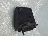 Headlight/headlamp mounting bracket