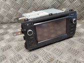 Radio / CD/DVD atskaņotājs / navigācija