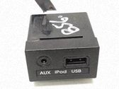 AUX-pistokeliitin
