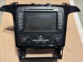 Radio / CD-Player / DVD-Player / Navigation