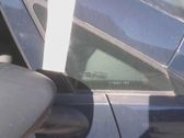 Треугольное стекло в передней части кузова