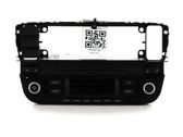Radio / CD-Player / DVD-Player / Navigation