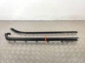 Sliding door middle rail