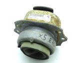 Engine mount vacuum valve