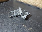 Engine mount bracket