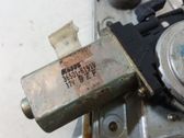 Regulador manual de la ventanilla trasera