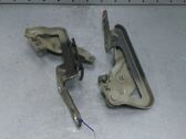 Engine bonnet/hood hinges