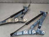 Tailgate/trunk/boot hinge