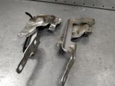 Engine bonnet/hood hinges