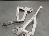 Engine bonnet/hood hinges