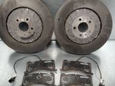 Bremsscheiben und Bremssättel eingestellt