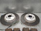 Brake discs and calipers set