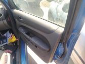 Bisagra de la puerta trasera