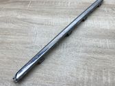 Moldura embellecedora de la barra del amortiguador trasero