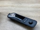 Poignée inférieure de porte avant