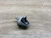Häikäisysuojan kiinnityskoukun kiinnike