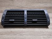 Grille d'aération centrale