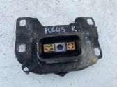Engine mount bracket