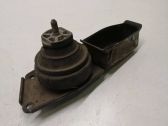 Engine mount bracket