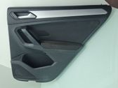 Moldura del tarjetero de la puerta trasera