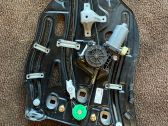 Regulador de puerta trasera con motor