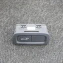 Botón interruptor de maletero abierto
