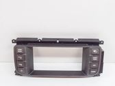 Moldura de la unidad delantera de radio/GPS