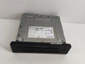 Радио/ проигрыватель CD/DVD / навигация