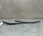 Windshield/front glass wiper blade