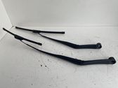 Windshield/front glass wiper blade