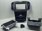 Radio / CD-Player / DVD-Player / Navigation