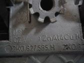 Takaluukun/tavaratilan kahva