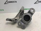Engine mount bracket