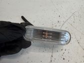 Feu clignotant répétiteur d'aile avant